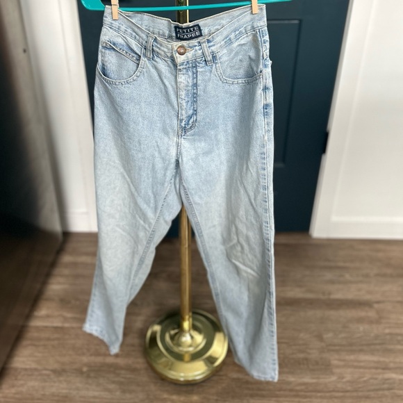 Vintage High-Rise Light Wash Mom Jeans - Picture 1 of 8